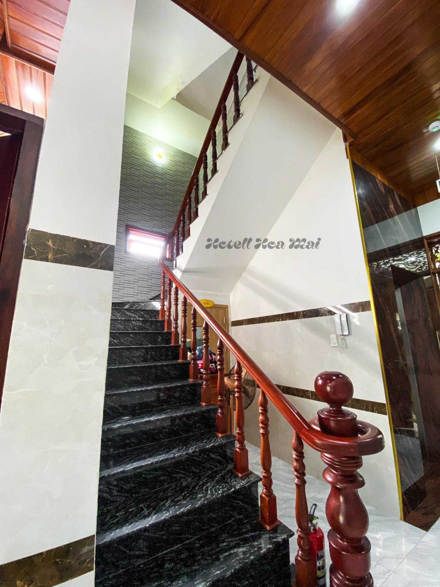 Hotel Hoa Mai CON DAO Buitenkant foto